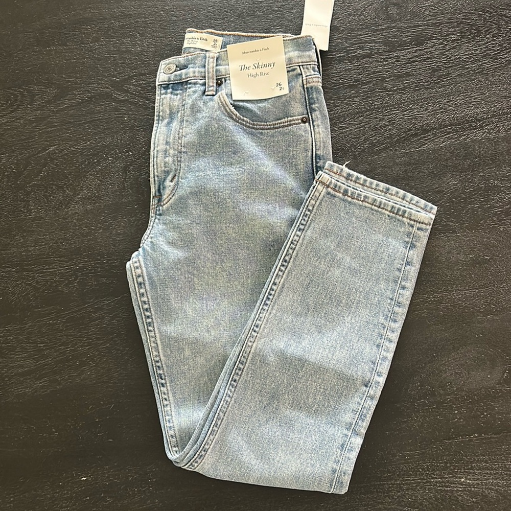 NWT Abercrombie skinny jeans size 26 short